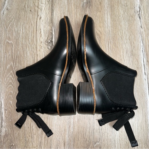 Bernardo Briton Women’s Rain Chelsea Boot Black Size 9 Bow Tie Preppy Casual - Picture 9 of 16